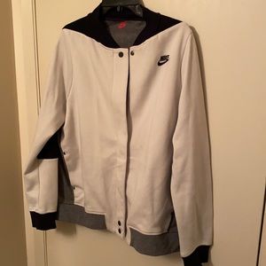Like new Nike lightweight colourblock athletic jacket